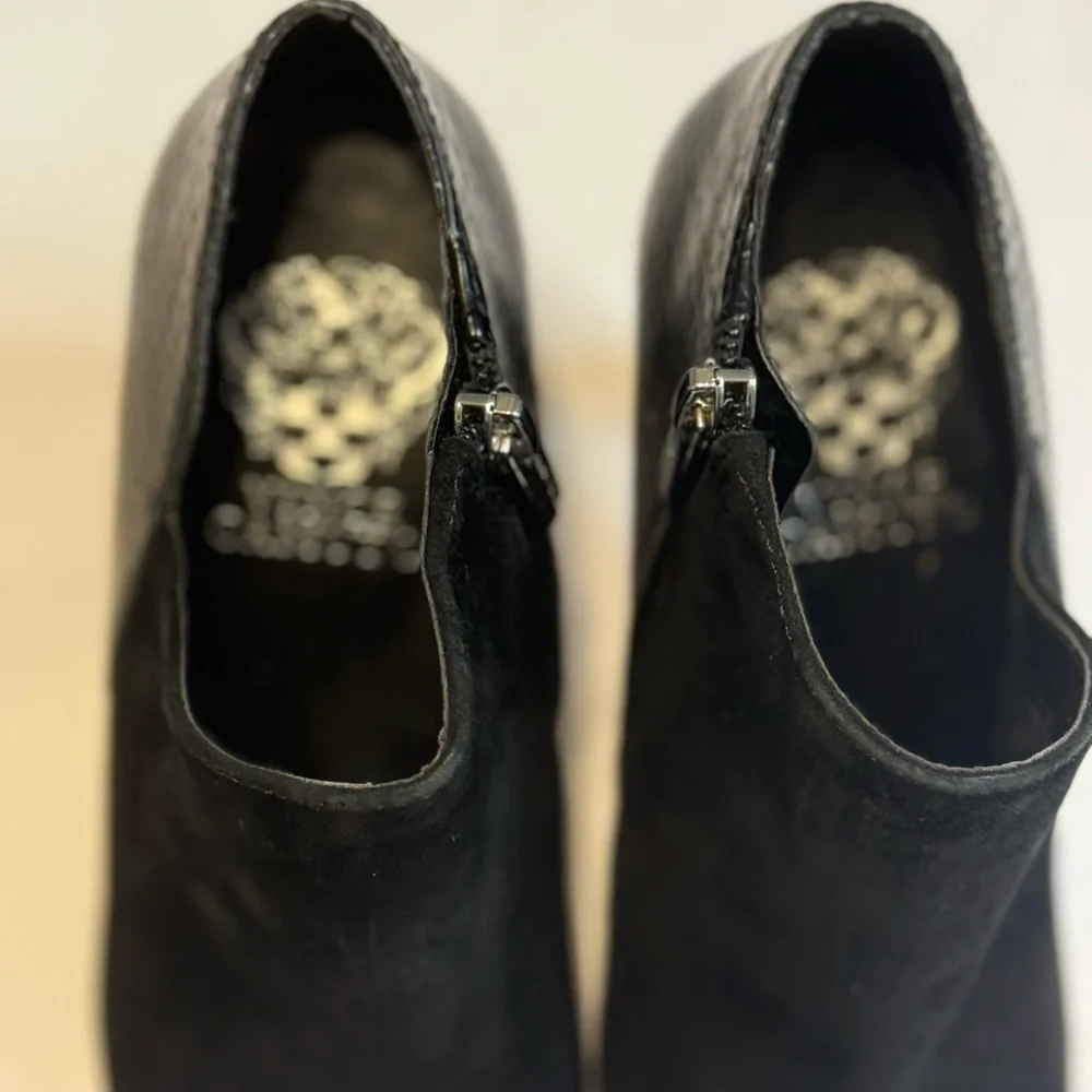 Vince Camuto Black Ankle 4” Booties EUC - Picture 6 of 8